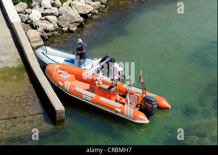 Motoscafi nella zona del porto di Cala Santa Galdana Minorca isole Baleari Spagna Foto Stock