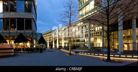 La Frankfurter Welle, una forma ondulata ufficio moderno edificio, progettato dagli architetti JSK, Westend-Sued, Frankfurt am Main Foto Stock