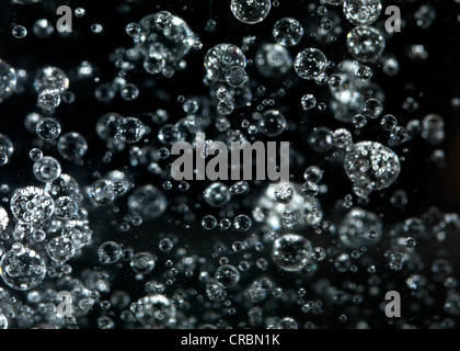 Gocce di olio in acqua colorata abstract Foto Stock