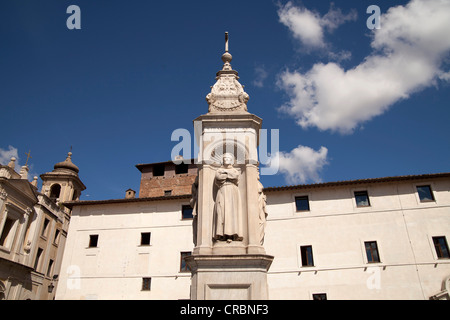 Monumento sacro nella piazza di fronte alla Basilica di San Bartolomeo all'Isola sull isola Tiberina, Roma, Italia, Europa Foto Stock