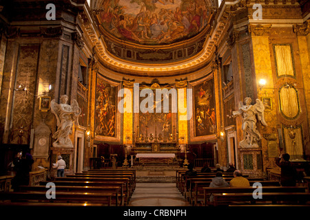 Chiesa di Sant'Andrea delle Fratte con statue in marmo di Gian Lorenzo Bernini a Roma, Italia, Europa Foto Stock