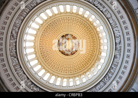 Rotonda della cupola, affresco Apoteosi di Washington di Constantino Brumidi, United States Capitol, Capitol Hill, Washington DC Foto Stock