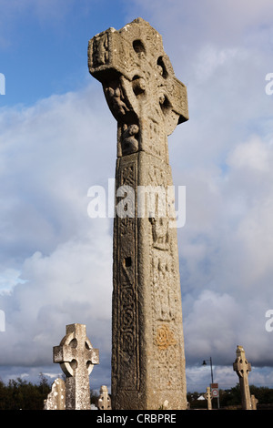 Alta croce al cimitero di Drumcliff, nella contea di Sligo, Connacht, Irlanda, Europa PublicGround Foto Stock