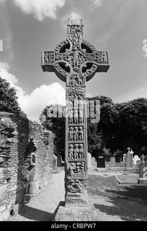 Croce Ovest, il più alto di alta croce in Irlanda, Monastero Monasterboice, nella contea di Louth, Leinster, Irlanda, Europa Foto Stock