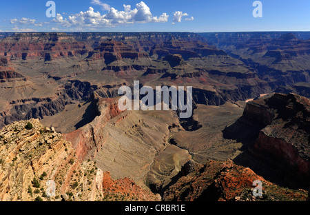Vista del tempio di Iside e il Fiume Colorado da Hopi Point Lookout, il Parco Nazionale del Grand Canyon, South Rim, Arizona Foto Stock