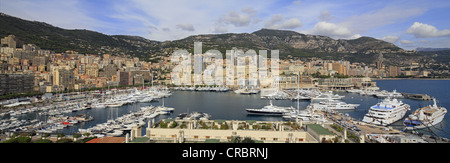 Vista panoramica del Porto Ercole e Monte Carlo, il Principato di Monaco, Cote d'Azur, Europa Foto Stock