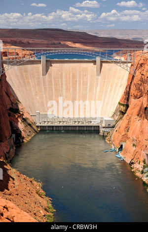 Autostrada 89 sul Glen Canyon Bridge sul Glen Canyon Dam, Pagina, Glen Canyon National Recreation Area, Arizona Foto Stock