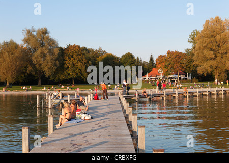 Jetty, il lago di Starnberg, Perca vicino a Starnberg, Fuenfseenland, cinque distretto dei laghi, Alta Baviera, Baviera, PublicGround Foto Stock