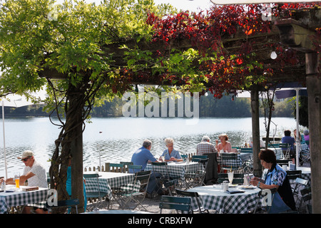 Café am vedere, a Lakeside Cafe, Lago Wessling, Wessling, Fuenfseenland, cinque distretto dei laghi, Alta Baviera, Baviera Foto Stock