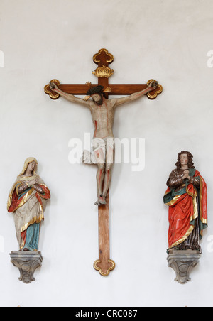 Gruppo della crocifissione, Chiesa Parrocchiale di San Giovanni Battista, Peissenberg, Pfaffenwinkel, Alta Baviera, Baviera, Germania, Europa Foto Stock