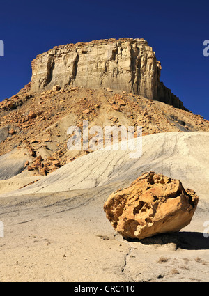 Badlands, corrose color rocce lungo la Smoky Mountain Road al punto Alstrom, Bigwater, Glen Canyon National Recreation Area Foto Stock