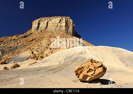 Badlands, corrose color rocce lungo la Smoky Mountain Road al punto Alstrom, Bigwater, Glen Canyon National Recreation Area Foto Stock