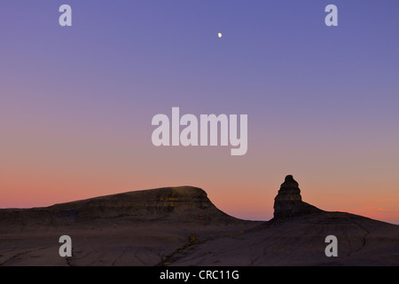 Badlands, rocce erose lungo la Smoky Mountain Road al punto Alstrom, luna, atmosfera serale, tramonto, Bigwater, Glen Canyon Foto Stock