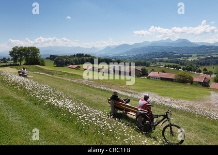 Punto di vedetta, Irschenberg, Oberland, Alta Baviera, Baviera, Germania, Europa PublicGround Foto Stock