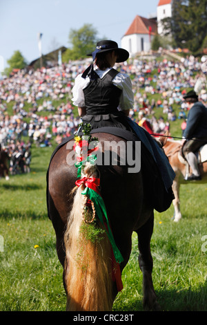 San Giorgio a cavallo Ride pellegrinaggio, Auerberg, Bernbeuren, Allgaeu, Alta Baviera, Baviera, Germania, Europa Foto Stock