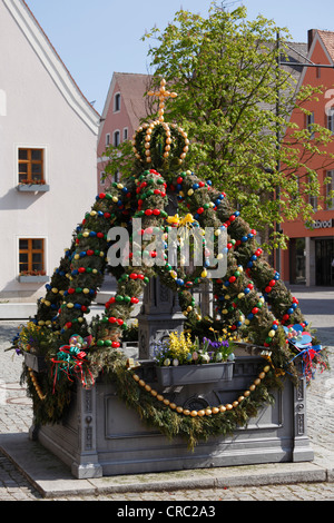 Fontana di pasqua, Freystadt, Alto Palatinato, Baviera, Germania, Europa Foto Stock