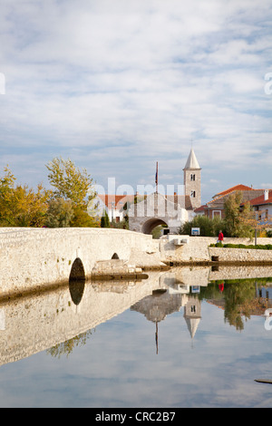 Il ponte di pietra a Nin, Croazia Foto Stock