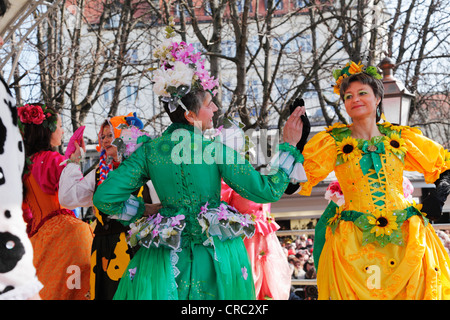 La danza del mercato le donne, Martedì Grasso, Viktualienmarkt square, Monaco di Baviera, Baviera, Germania, Europa Foto Stock