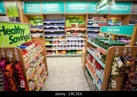 Holland & Barret health food shop, London, England, Regno Unito Foto Stock