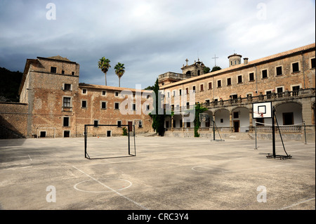 Gli sport di terra del monastero, Santuari de Lluc nelle montagne Tramuntana, Maiorca, isole Baleari, Mediterraneo, Spagna Foto Stock