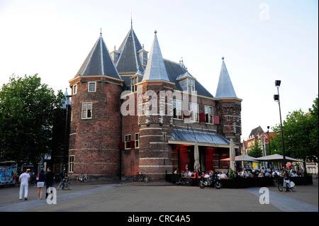 Ristorante Cafe In De Waag, ex pesare house presso la piazza Nieuwmarkt, centro storico , North Holland, Paesi Bassi Foto Stock