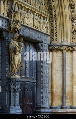 Ingresso Nord sculture. L'Abbazia di Westminster. Londra. Inghilterra Foto Stock