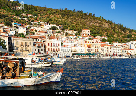 Barche da pesca nel villaggio Gytheio in Laconia, Grecia Foto Stock