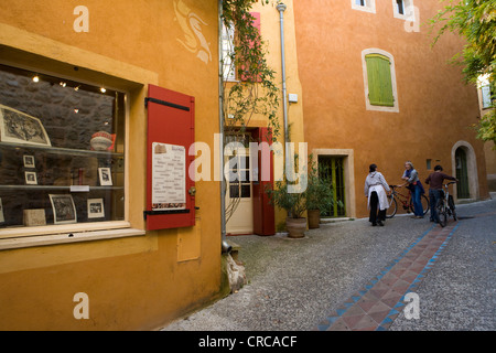 Saint Quentin la Poterie ceramiche di un villaggio vicino a Uzes Gard Francia Foto Stock