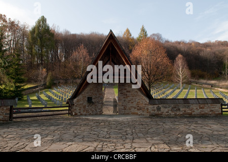 Il cimitero militare di soldati tedeschi dalla seconda guerra mondiale in Hunkovce, Slovacchia Foto Stock