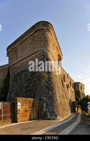 Castello con merlature, Forte Sangallo o Rocca dei Borgia, XVI secolo, Civita Castellana, Lazio, l'Italia, Europa Foto Stock