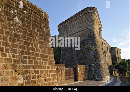 Castello con merlature, Forte Sangallo o Rocca dei Borgia, XVI secolo, Civita Castellana, Lazio, l'Italia, Europa Foto Stock