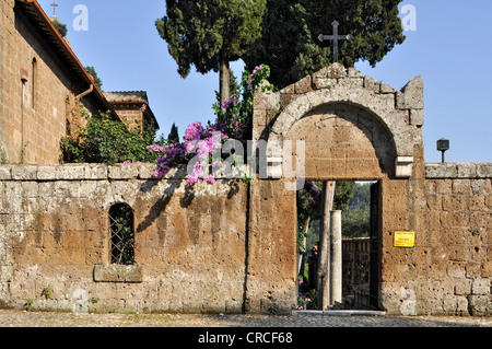 Muro del cimitero della basilica romanica, 8 al IX secolo, la Basilica di Sant'Elia, Castel Sant'Elia, Lazio, l'Italia, Europa Foto Stock