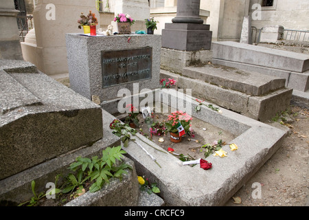 Tomba di James Douglas Jim Morrison, frontman del gruppo rock "Porte", morì a Parigi il 3 Luglio 1971 Foto Stock