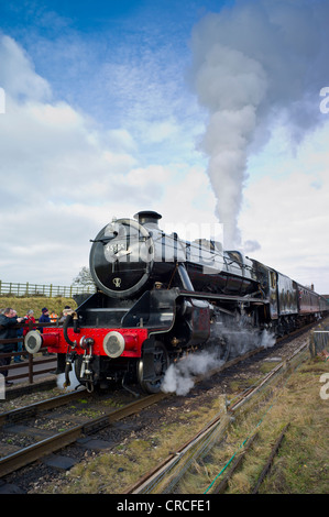 LMS Stanier Class 5 4-6-0 45305 a Quorn stazione sul Grande Stazione Centrale. Il motore è stato costruito da Armstrong-Whitworth Foto Stock