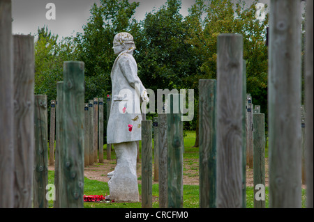 I posti del marcatore e la statua commemorativa per 307 persone shot all'alba nella prima guerra mondiale che sono stati successivamente reprieved Foto Stock