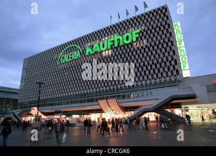 Berlino, Galeria Kaufhof a Alexanderplatz Foto Stock