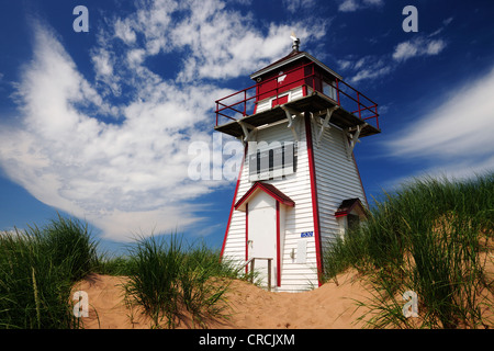 Faro sulla spiaggia di Brackley, Prince Edward Island National Park, Prince Edward Island, Canada, America del Nord Foto Stock