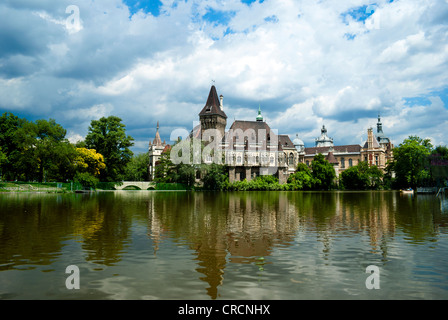 Il Castello di Vajdahunyad, principali di Budapest City Park Foto Stock