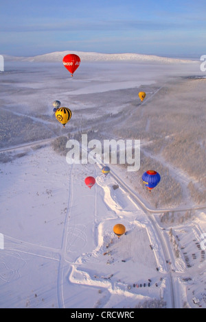 Levi Arctic Hot Air Balloon Festival 2008, Kaetkae cadde in background, Finlandia, Lapponia, Kittilae Foto Stock