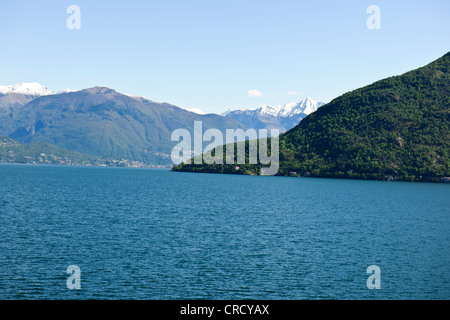 Viste da Cannobio,Pino lago maggiore,punto del lago con Alpi in back ground, lago maggiore,laghi italiani,Italia Foto Stock