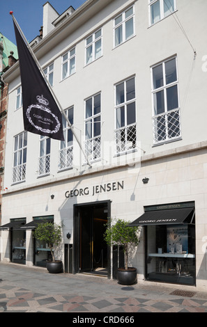 La Georg Jensen argentiere lifestyle shop sulla pedonale e la via commerciale Strøget a Amagerltorv a Copenhagen, Danimarca Foto Stock