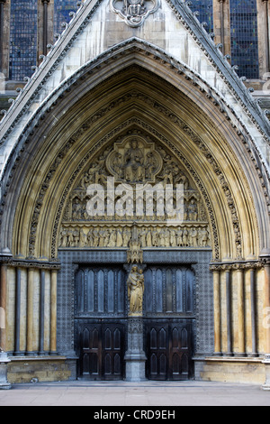 Ingresso Nord sculture. L'Abbazia di Westminster. Londra. Inghilterra Foto Stock