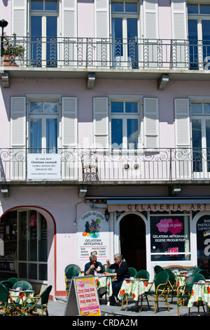 Ascona,città,Lakeside anteriore,colorata,colorata,Promenade, Negozi ristoranti, alberghi,nord capo del Lago Maggiore e la Svizzera Foto Stock