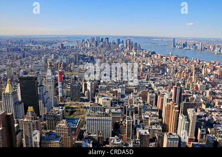 Vista sud dall'Empire State Building, il quartiere finanziario, USA, New York City, Manhattan Foto Stock