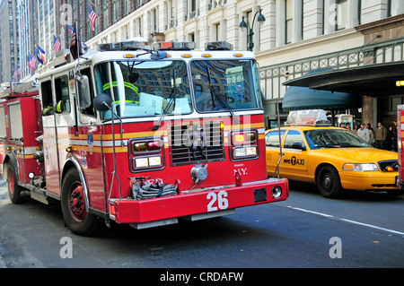 Vigili del fuoco auto; scala 21, New York City Fire Department, USA, New York City, Manhattan Foto Stock