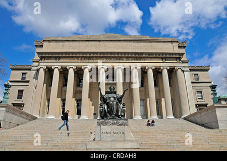 Alma Mater statua che si trova nella parte anteriore della libreria bassa di Columbia Univerisitã, USA, New York City, Manhattan Foto Stock