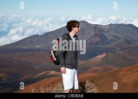 Adolescente a Haleakala National Park a Maui Foto Stock