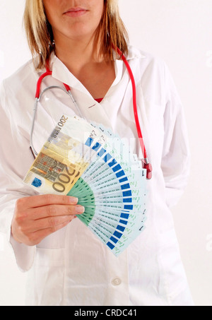 Simbolico per i medici il denaro Foto Stock
