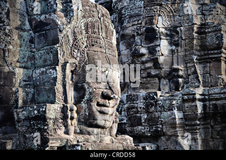 Facce di Lokesvara, tempio Bayon, complesso tempio di Angkor Wat, Siem Reap, Cambogia, Asia Foto Stock