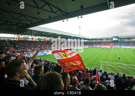 1FC Unione fan durante una partita contro FC Schalke 04 nella Alte Foersterei Stadium, Berlino, Germania, Europa Foto Stock
